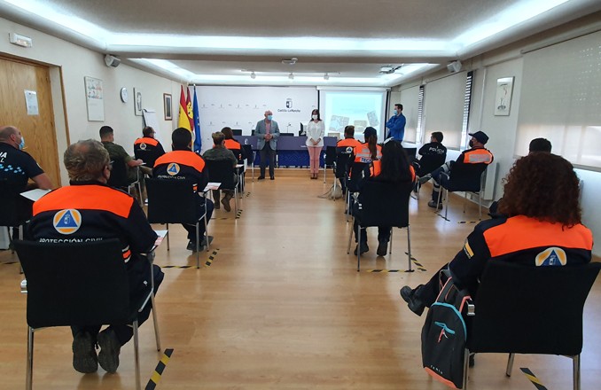  Voluntarios de Protección Civil, Policía Local y miembros de la Academia de Infantería de Toledo se forman en técnicas de auxilio y el uso del DEA