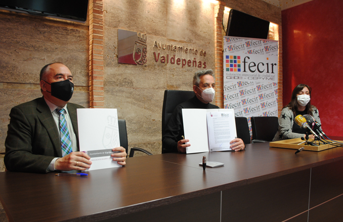  Valdepeñas consensuará con FECIR las bases para ayudar con 500.000 euros al comercio y hostelería