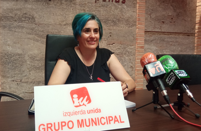  Juana Caro pone en valor la figura de Gregorio Sánchez el día que deja su acta de concejal