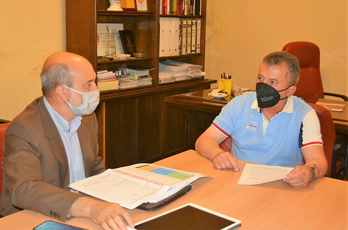  El Plan de Empleo del Gobierno de Castilla-La Mancha centra la reunión de José Luis Cabezas con el alcalde de Valenzuela de Calatrava