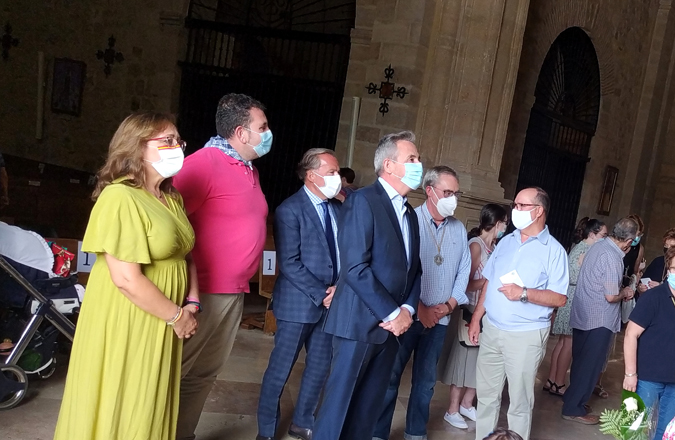  El alcalde de Valdepeñas acude a la patrona “con respeto y devoción”