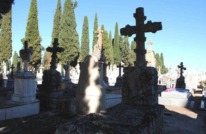  Valdepeñas acerca con rutas turísticas la historia del cementerio y la cultura funeraria en el mes de Todos los Santos
