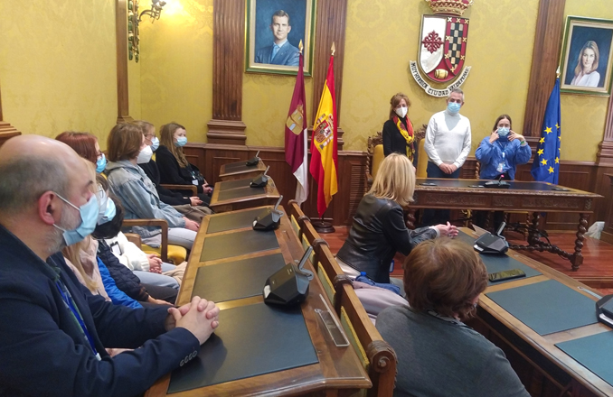  El alcalde recibe a un grupo de docentes y alumnado polaco de intercambio con el IES Francisco Nieva