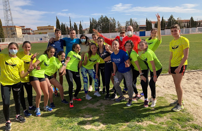  25 Atletas del Valdepeñas A.C. Sistemas Valcom lucharán por las medallas en el regional de pista cubierta