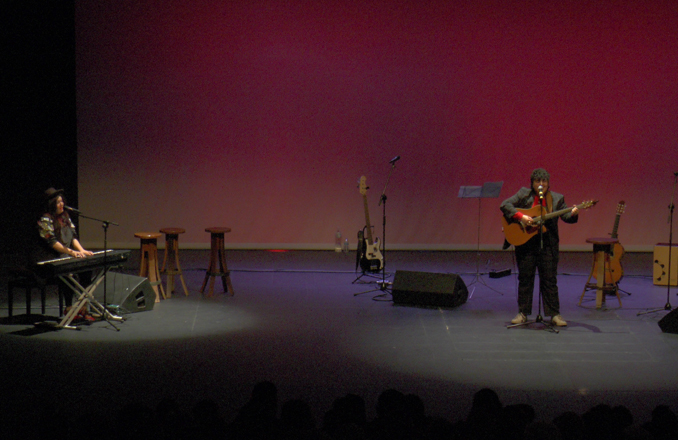  El Teatro Auditorio Municipal acogió el concierto solidario de ‘La Vozstock’