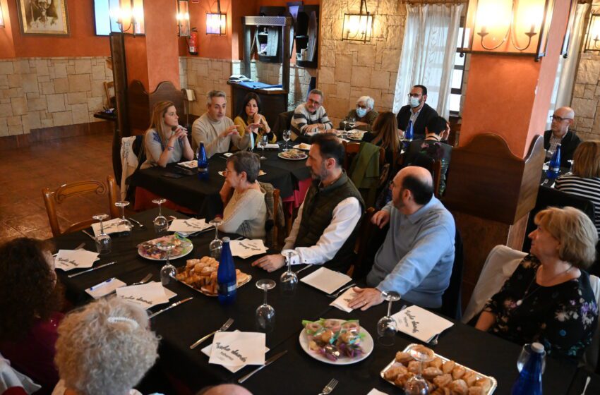  El alcalde de Valdepeñas se reúne con los colectivos sociales y remarca su compromiso con las políticas en este ámbito