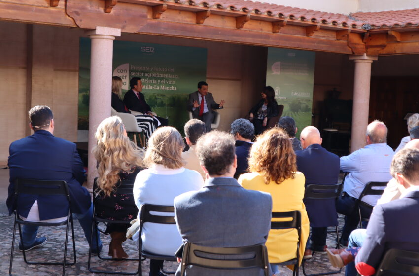  El consejero de Agricultura, Agua y Desarrollo Rural ha participado en el Foro Conversa de Cadena SER, celebrado hoy en Alcázar de San Juan