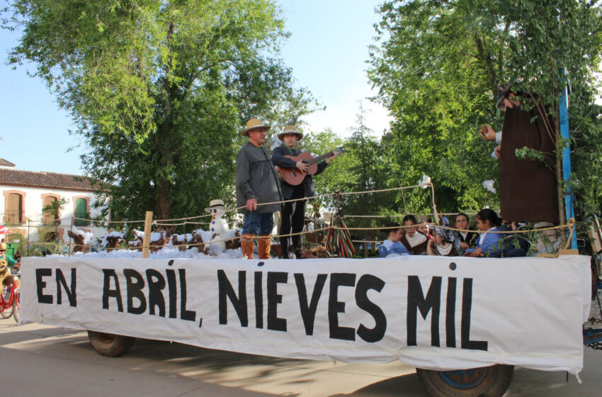  Decenas de tractores participan en la Procesión de San Isidro de Villanueva de los Infantes
