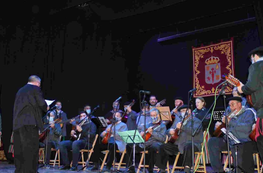  La Muestra Comarcal de Mayos de Villanueva de los Infantes vuelve a congregar a jóvenes y veteranos en torno al folclore más tradicional