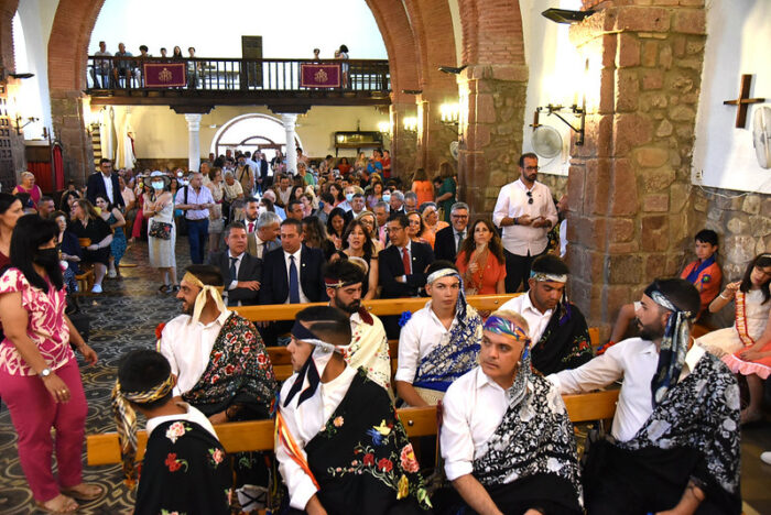  Emiliano García-Page asiste a la eucaristía y procesión del Corpus Christi en Porzuna