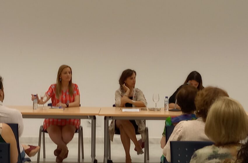  Lourdes López-Pacios Navío, valdepeñera afincada en Emiratos Árabes Unidoss, presenta su novela “El color de la tierra”