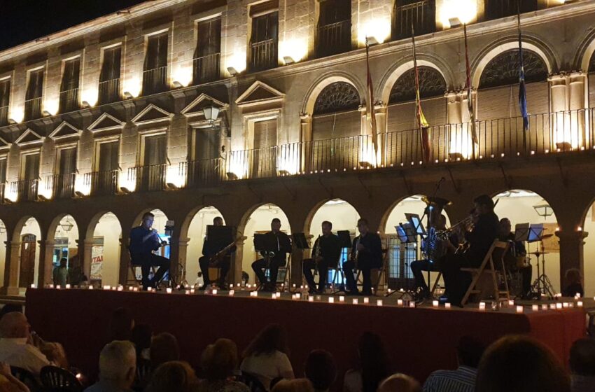  Ensemble Carinfa Wind Band trae música y magia a Villanueva de los Infantes con su espectáculo ‘Nostalgia Musical’ a la luz de las velas