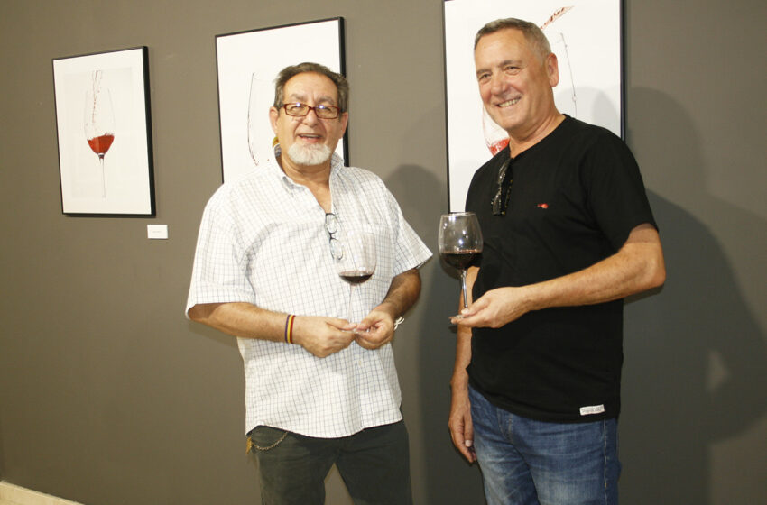  La fotografía, la poesía, la alfarería y el vino se fusionan en Argamasilla de Calatrava de la mano de Vhserrano y Juan José Guardia Polaino