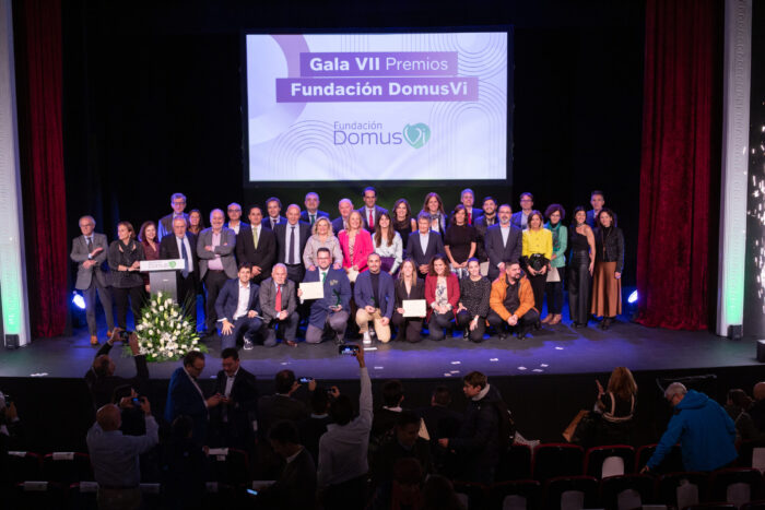 Foto de familia de todos los premiados de la VII edición de los Premios Fundación DomusVi