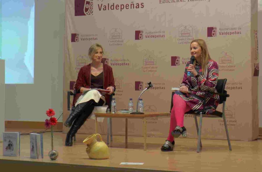  Presentado el libro «101 relatos de la enfermería» de Ana María Ruíz López