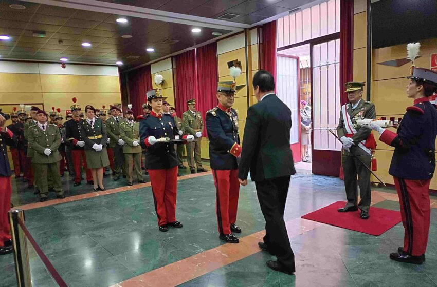  El Embajador de Ejército, Ángel López, recibe el nombramiento de Caballero de Honor de la Coronelía “Guardas del Rey”