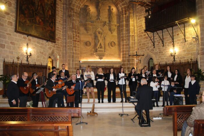  El Coro Parroquial de San Andrés volvió a despedir el año con villancicos populares y folclóricos en su tradicional concierto de Navidad en Villanueva de los Infantes