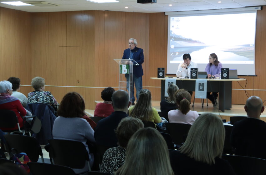  Mónica Bellón sitúa al lector como protagonista de su primer libro presentado en Manzanares