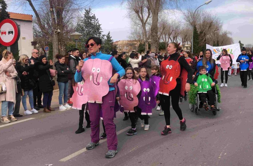  El CEIP Juan Alcaide celebra la llegada del Carnaval con su tradicional desfile
