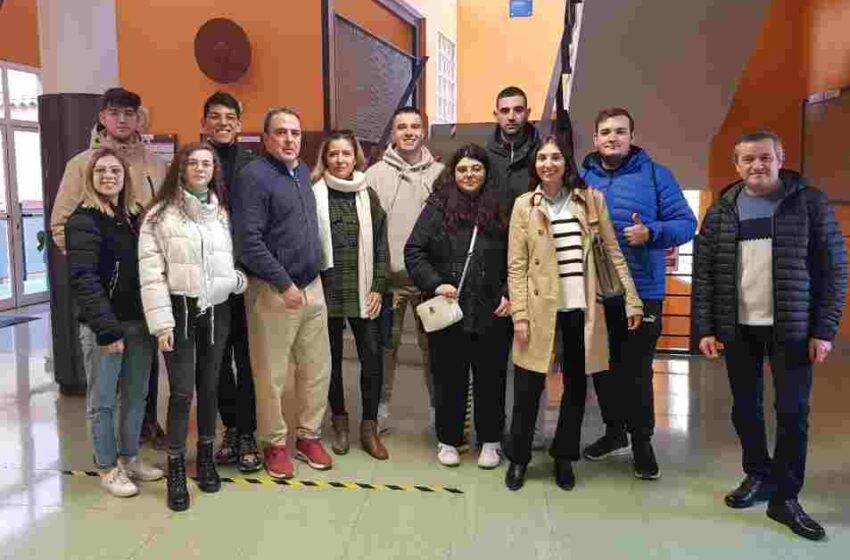  Estudiantes de 2º Ciclo de Formación del Grado Superior de Administración y Finanzas del Instituto Gregorio Prieto han visitado las instalaciones que la UNED