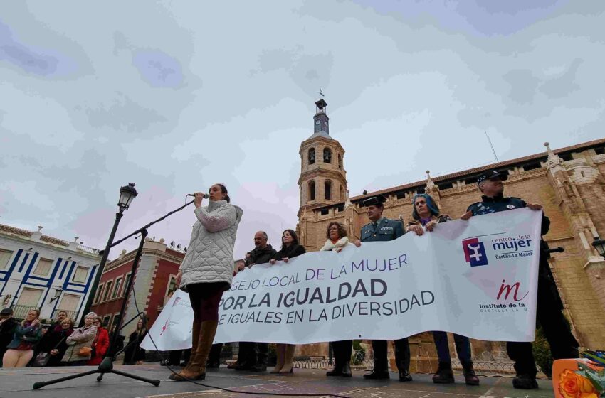  Pacheco destaca las políticas en materia de Igualdad en Valdepeñas durante la conmemoración del Día de la Mujer