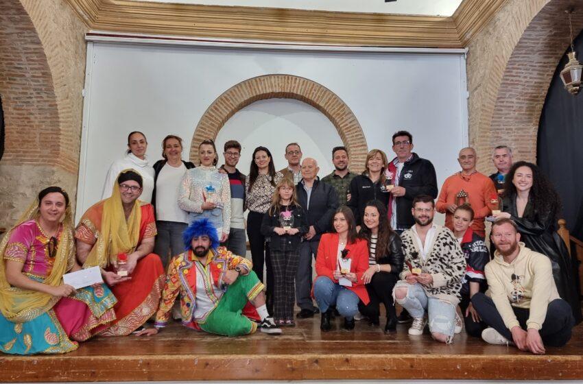  Valdepeñas hace entrega de los premios del XLI Concurso Regional de Carrozas y Comparsas