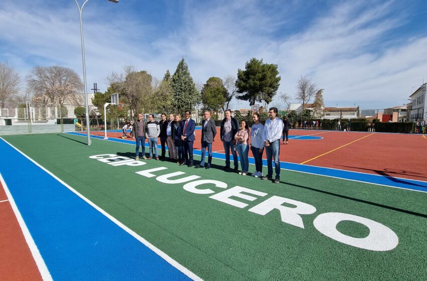  La Diputación favorece la práctica deportiva en el colegio Lucero de Valdepeñas con la financiación de las nuevas pistas
