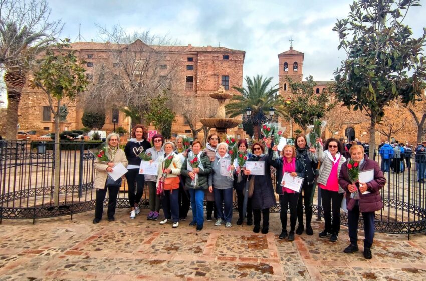  Viso del Marqués celebra el 8 de marzo con una ruta, lectura del manifiesto y entrega de diplomas y flores a mujeres representativas de la localidad