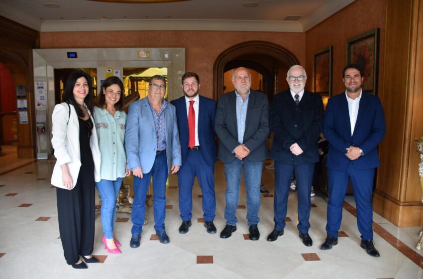  La Asociación de Taxistas de Ciudad Real premia al consejero de Fomento del Gobierno regional