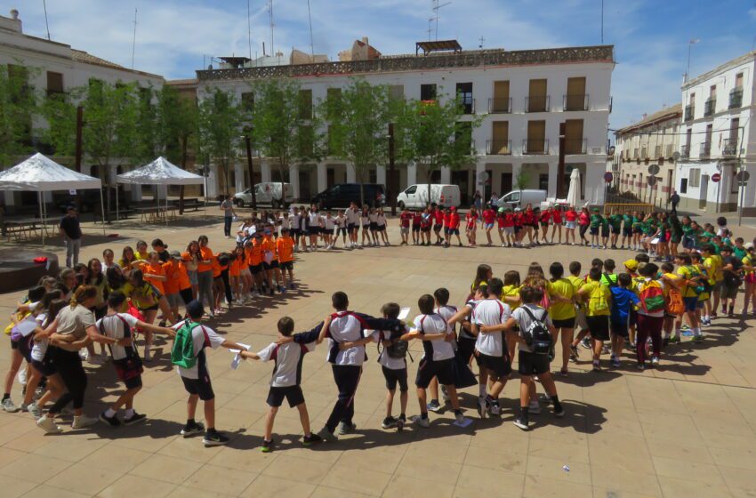 Los colegios de Manzanares celebran el Día de Europa en la plaza de la Constitución