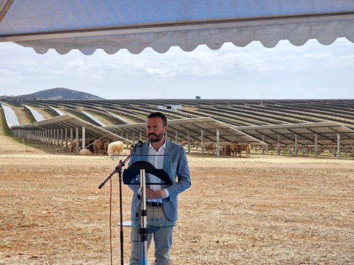José Luis Escudero en una nueva planta fotovoltaica en Puertollano