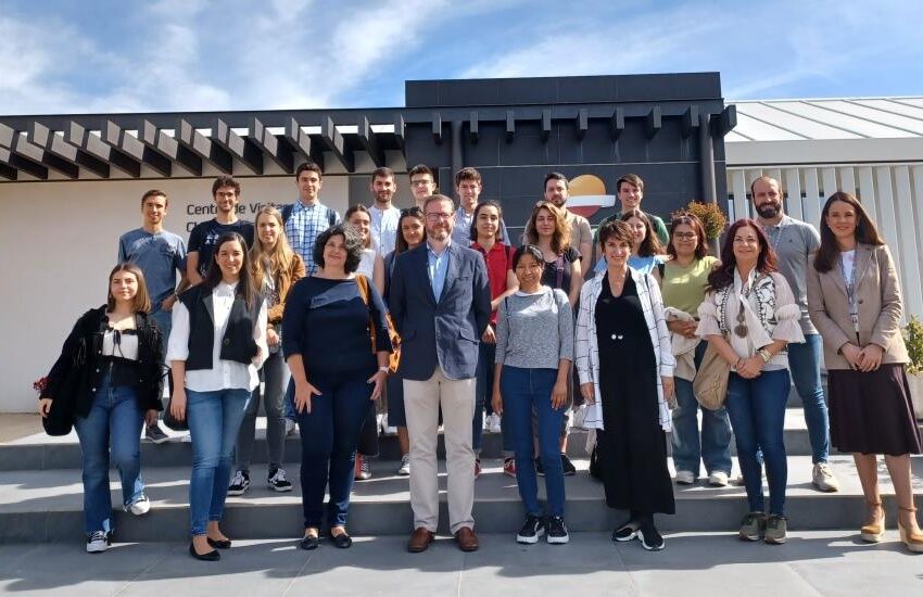  Estudiantes de Ingeniería de la Universidad Politécnica de Madrid visitan el Complejo Industrial de Repsol en Puertollano en un acto organizado por el COIIM a través de la Cátedra Ingeniería y Empresa
