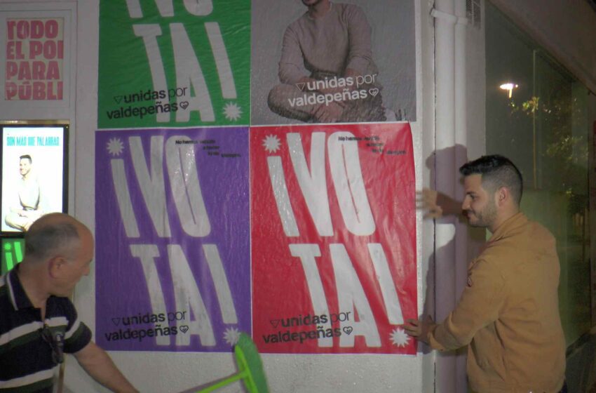  Unidas por Valdepeñas arranca la campaña electoral con la tradicional pegada de carteles