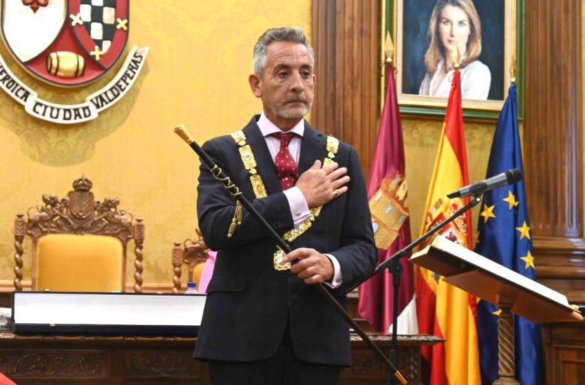  Jesús Martín es investido alcalde de Valdepeñas por sexta legislatura