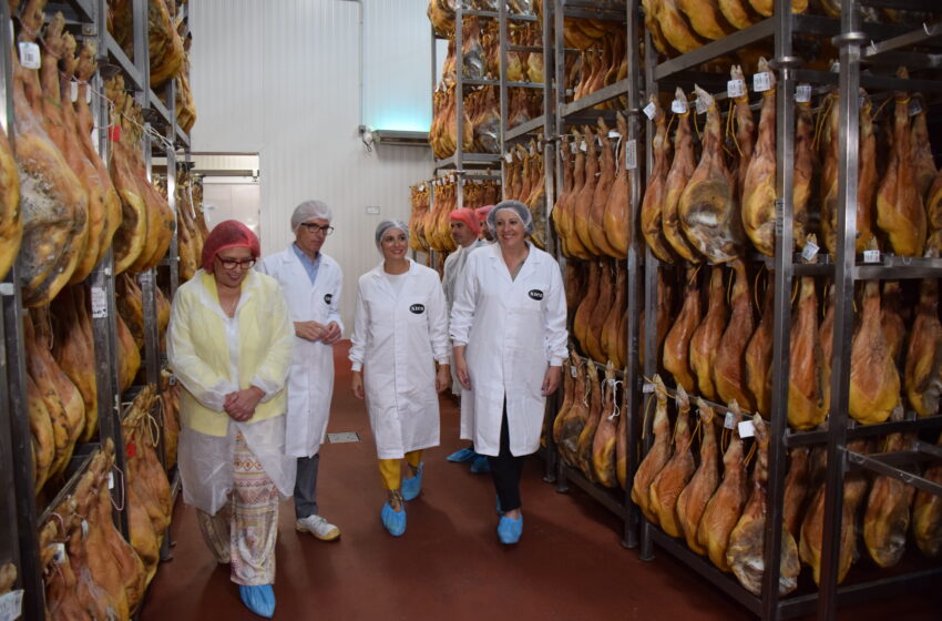  El Gobierno de Castilla-La Mancha destaca la importancia de la industria agroalimentaria en la economía regional.