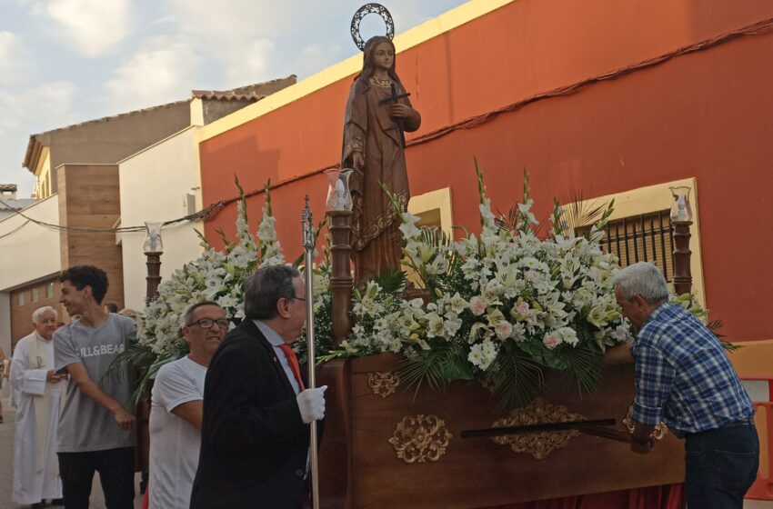  La procesión de Santa María Magdalena culmina las fiestas del barrio de Cachiporro