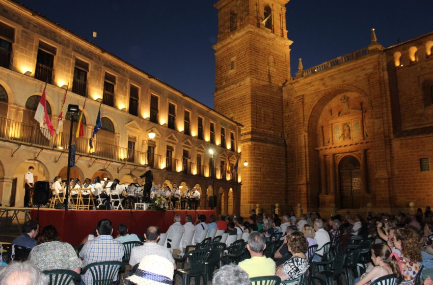  Primer concierto del Ciclo de Verano se desarrolla en la Plaza Mayor de Villanueva de los Infantes