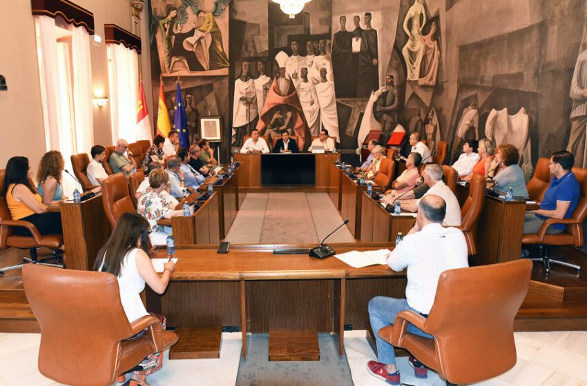  El presidente de la Diputación se compromete a corregir el déficit de personal que afecta a los servicios de la institución