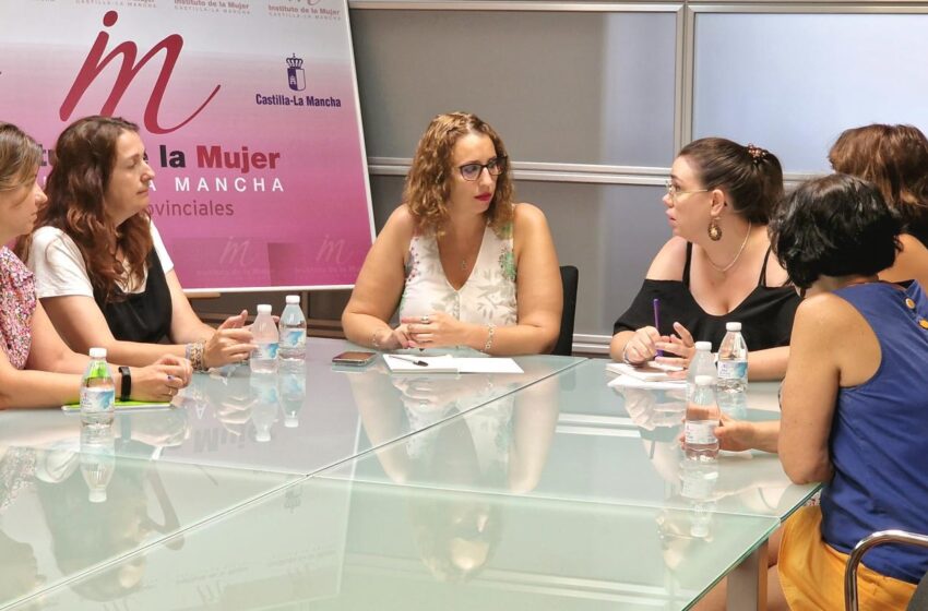  El Instituto de la Mujer de Castilla-La Mancha impulsa el asociacionismo de mujeres en zonas rurales.