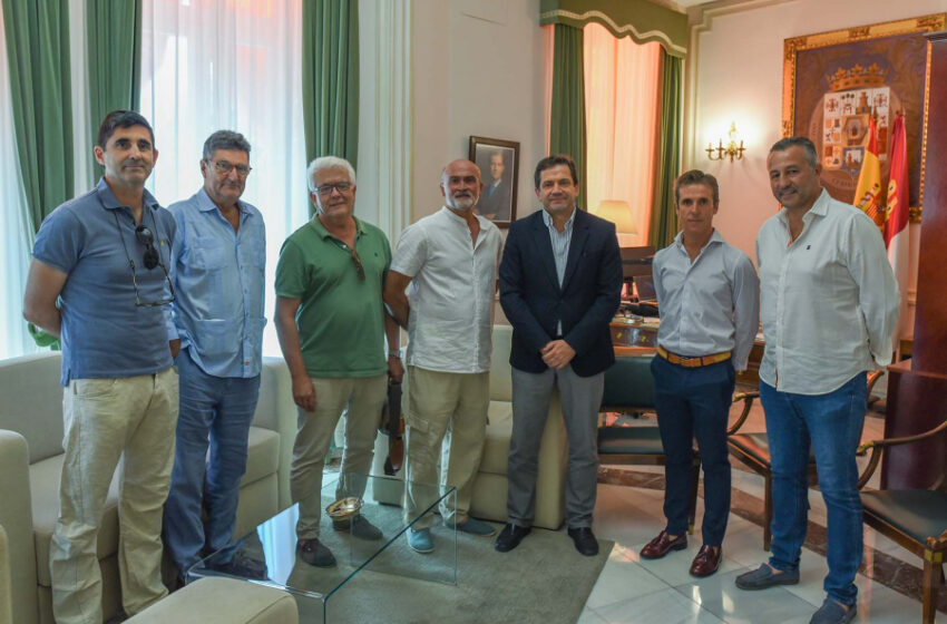  El presidente de la Diputación apoya la reactivación de la Escuela Taurina de Ciudad Real