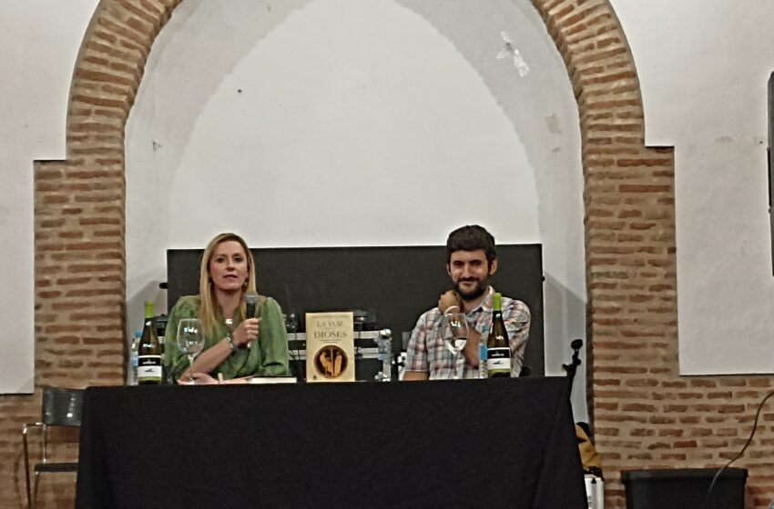  Presentación del libro La voz de los dioses de Diego Chapinal-Heras en el Auditorio Inés Ibáñez Braña de Valdepeñas