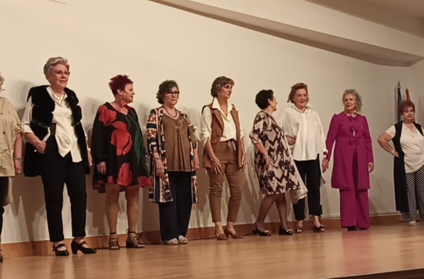  Desfile de moda de personas mayores: una actividad estrella para conmemorar el Día Internacional de las Personas Mayores en Valdepeñas