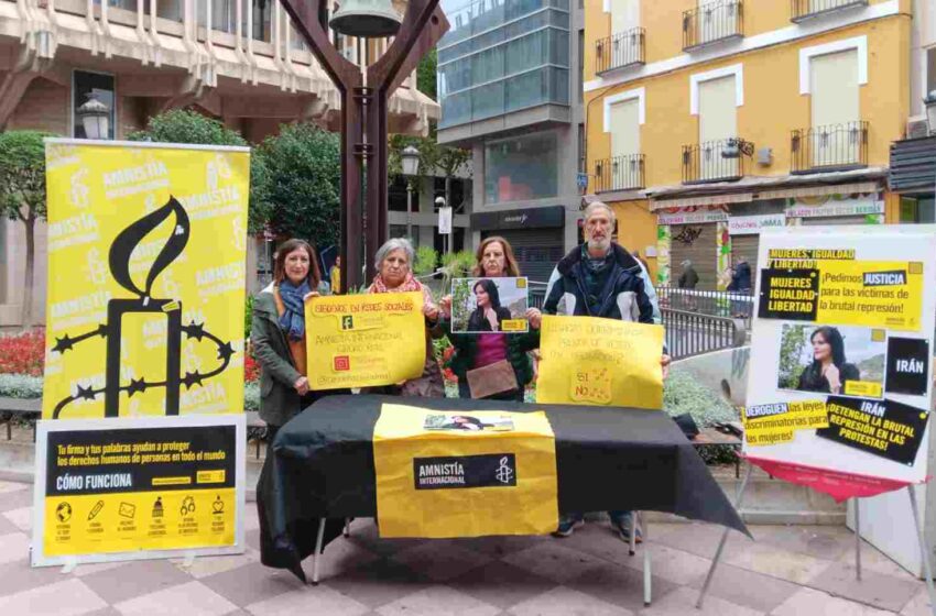  Amnistía Internacional se moviliza en Ciudad Real a favor de las mujeres de Irán