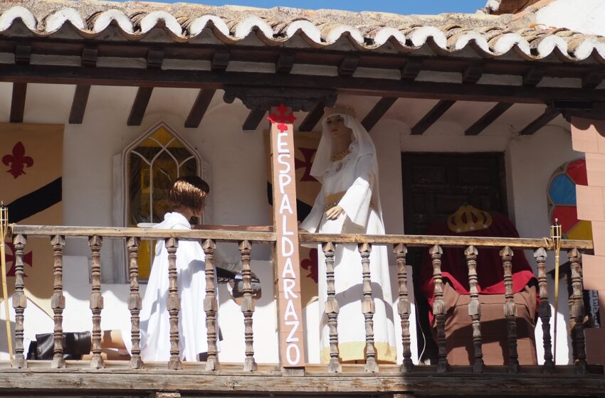  Siete vecinas de Manzanares participan en el concurso de fachadas medievales