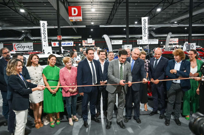  Valverde destaca en la inauguración de Fecirauto la incidencia del sector de la automoción en la economía provincial y en la renta de muchas familias