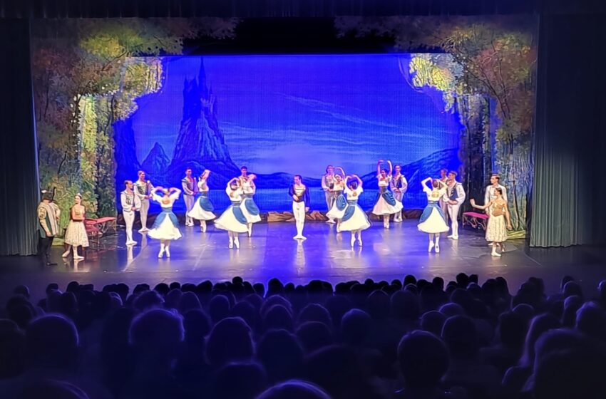  El Ballet Nacional de Kiev presenta con éxito El Lago de los Cisnes en Valdepeñas.