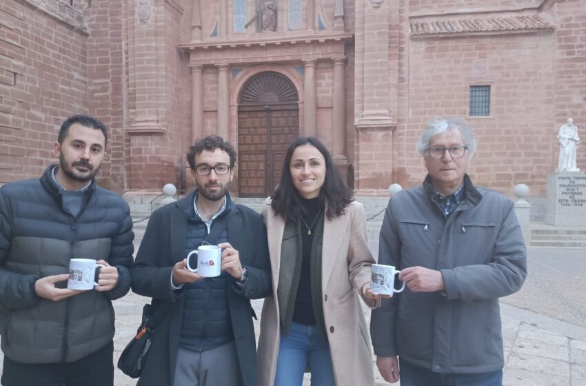  Villanueva de los Infantes se promociona con las tazas personalizadas de ADIN.