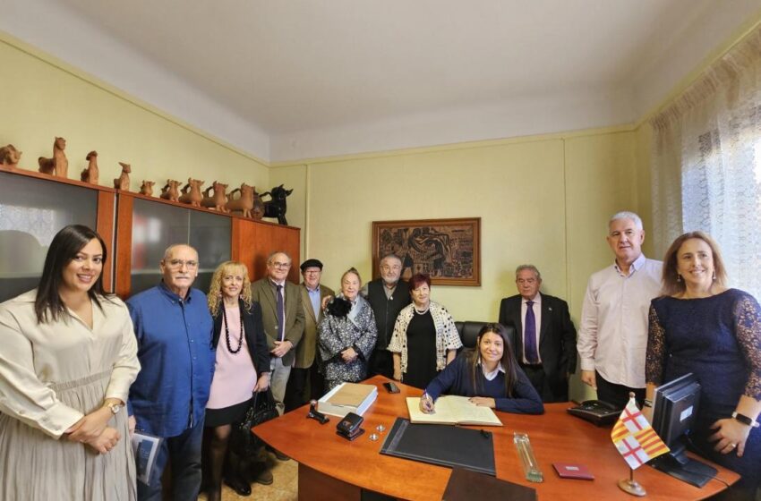  El Gobierno regional recibe el premio ‘Quijote 2023’ de la Federación de Comunidades Originarias de Castilla-La Mancha en Cataluña