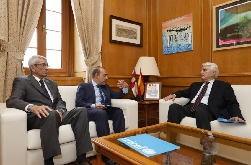  El presidente de las Cortes de Castilla-La Mancha se reúne con Unicef España en vísperas del Día Mundial de la Infancia.