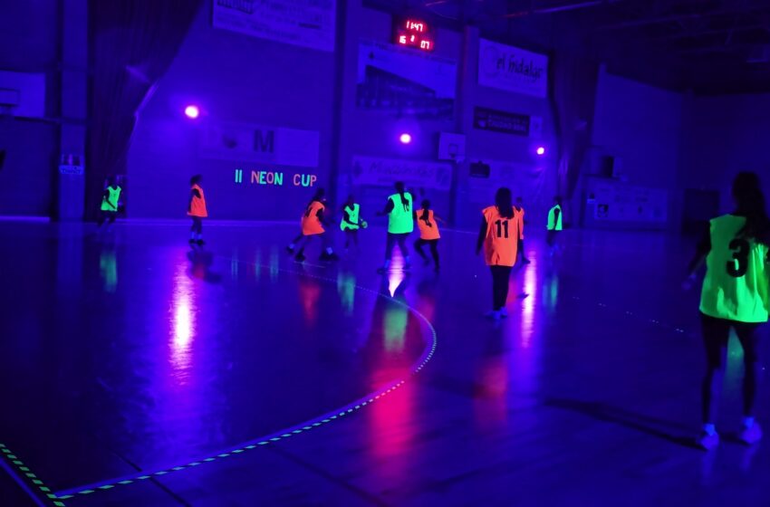  Balonmano con luces negras: segunda edición de la Neón Handball Cup en Manzanares